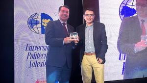 P. Juan Cárdenas, recibe el reconocimiento del primer lugar como institución destacada en uso de beneficios de academia en los CEDIA Awards 2023